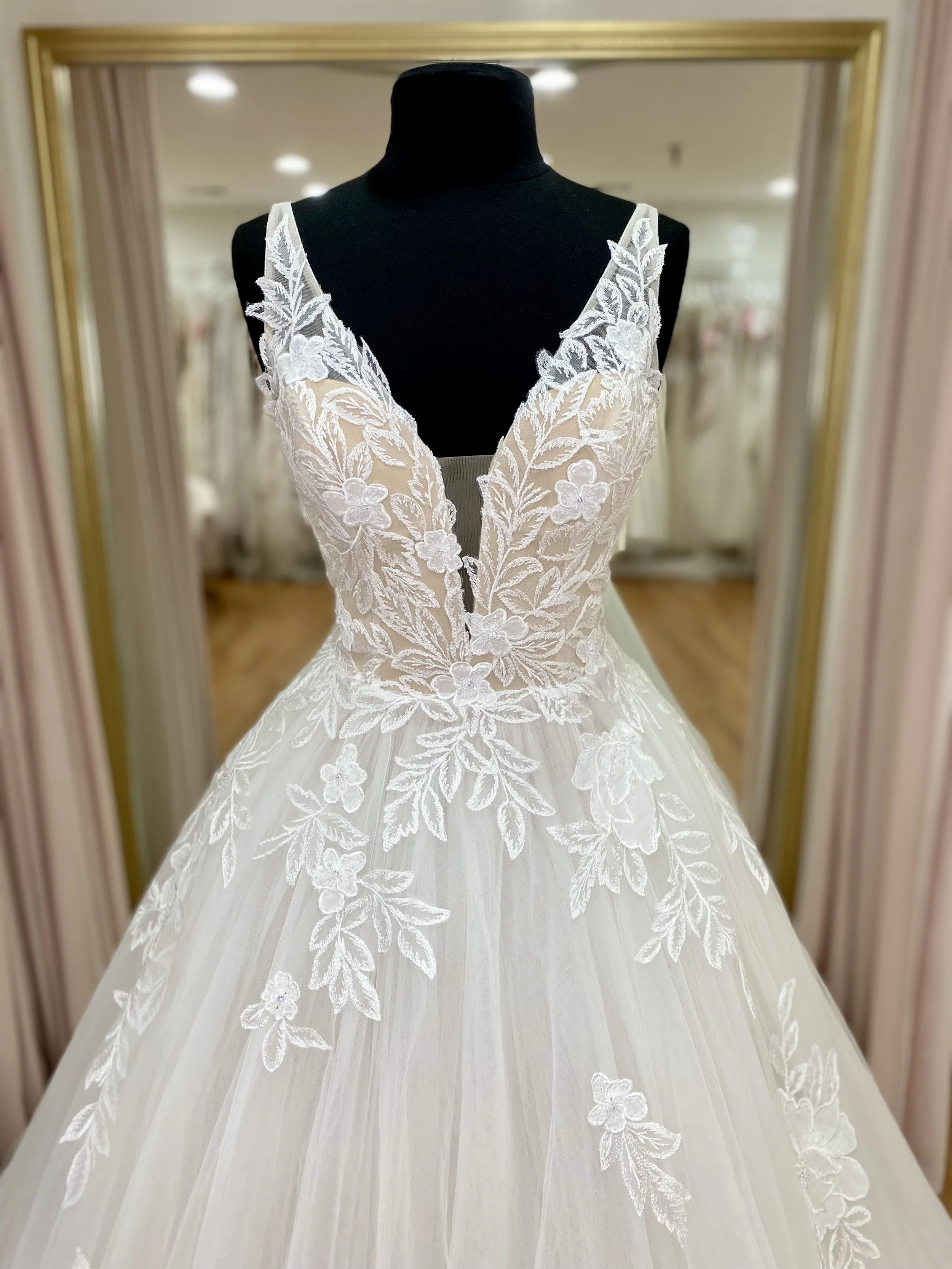 Justin Alexander Signature KENSINGTON 99132 SIZE 12 Ellie s Bridal Boutique The Best of VA MD DC Bridal